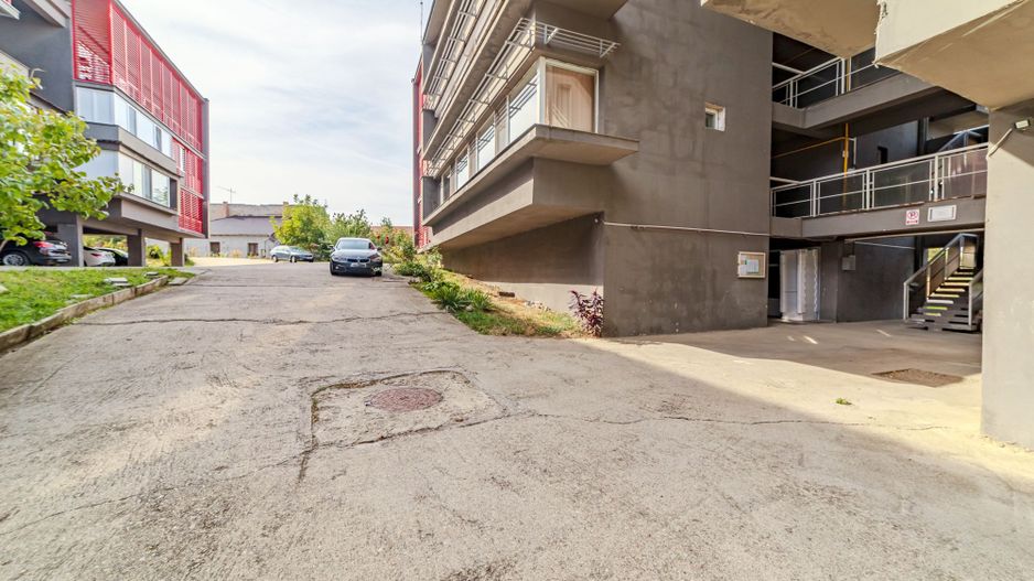 Spațiu comercial amplu și versatil - Poză 3