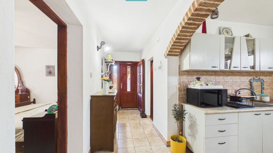 Casă cu 6 camere pe teren de 2029 mp – Miniş - Poză 7