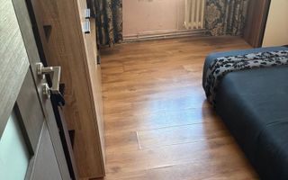 Camera libera in apartament cu 4 camere - Poză 3