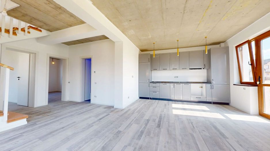 Vila cu arhitectura deosebita in Izvor-Tarlungeni - Poză 4