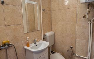 Cameră de cămin cu baie proprie și vedere spre Castelul Corvinilor - Poză 5