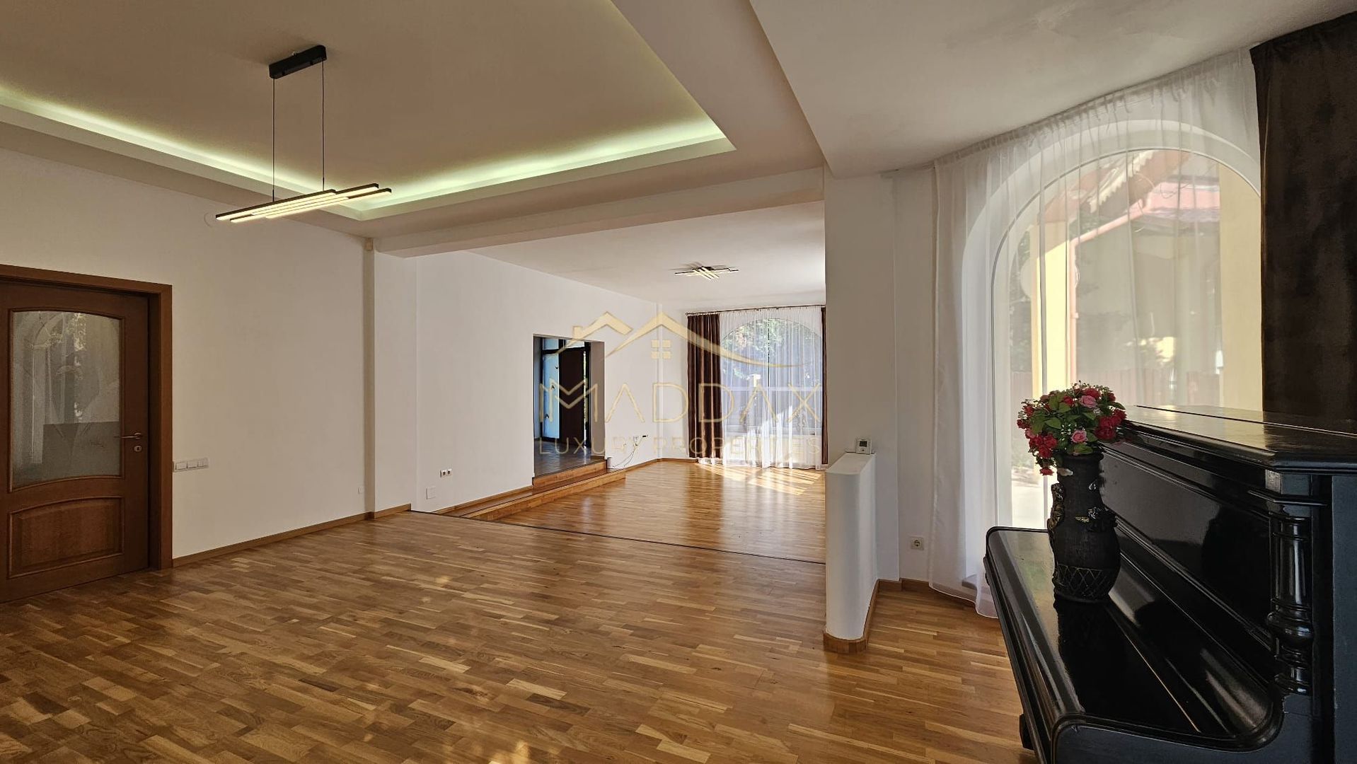 Vila Individuala 7 camere*Piscina*Teren 1000 mp / 8 parcari// Erou Iancu Nicolae - Poză 6