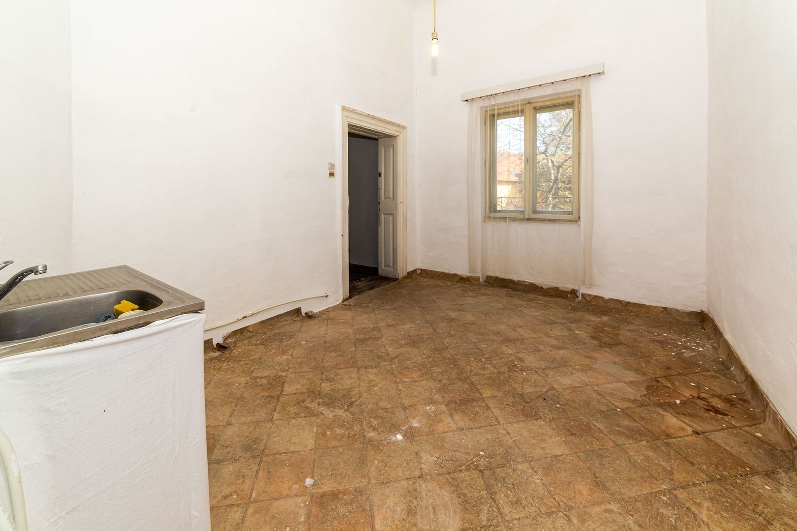 Apartament ultracentral cu potențial extraordinar - Poză 7