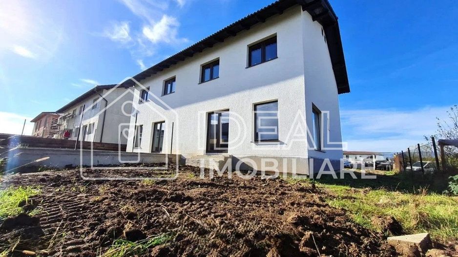 Duplex cu 4 camere si 250 mp de curte, in Selimbar - Poză 3