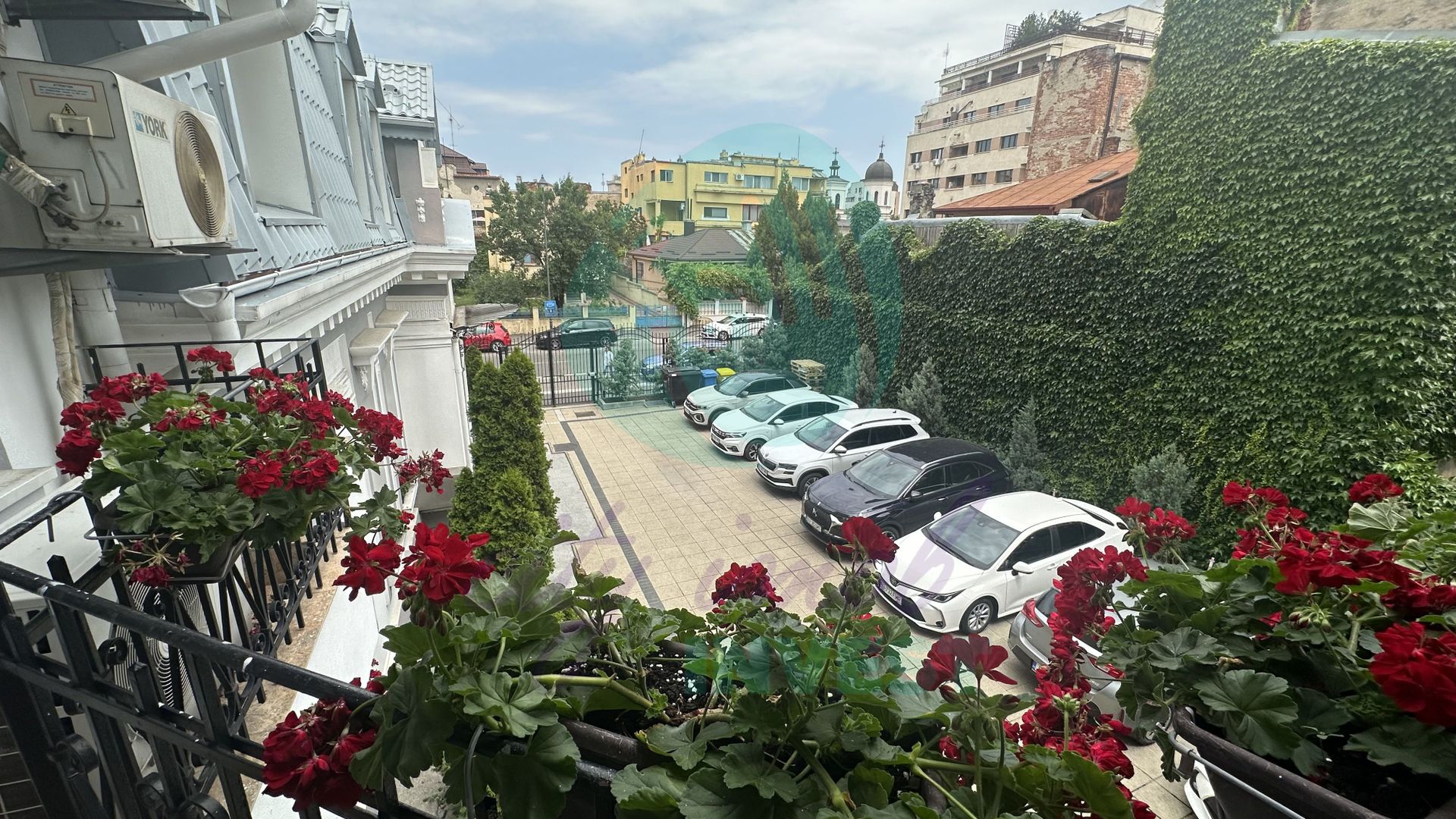 Casă renovată și consolidată, ideală pentru birouri sau activități comerciale - Poză 23