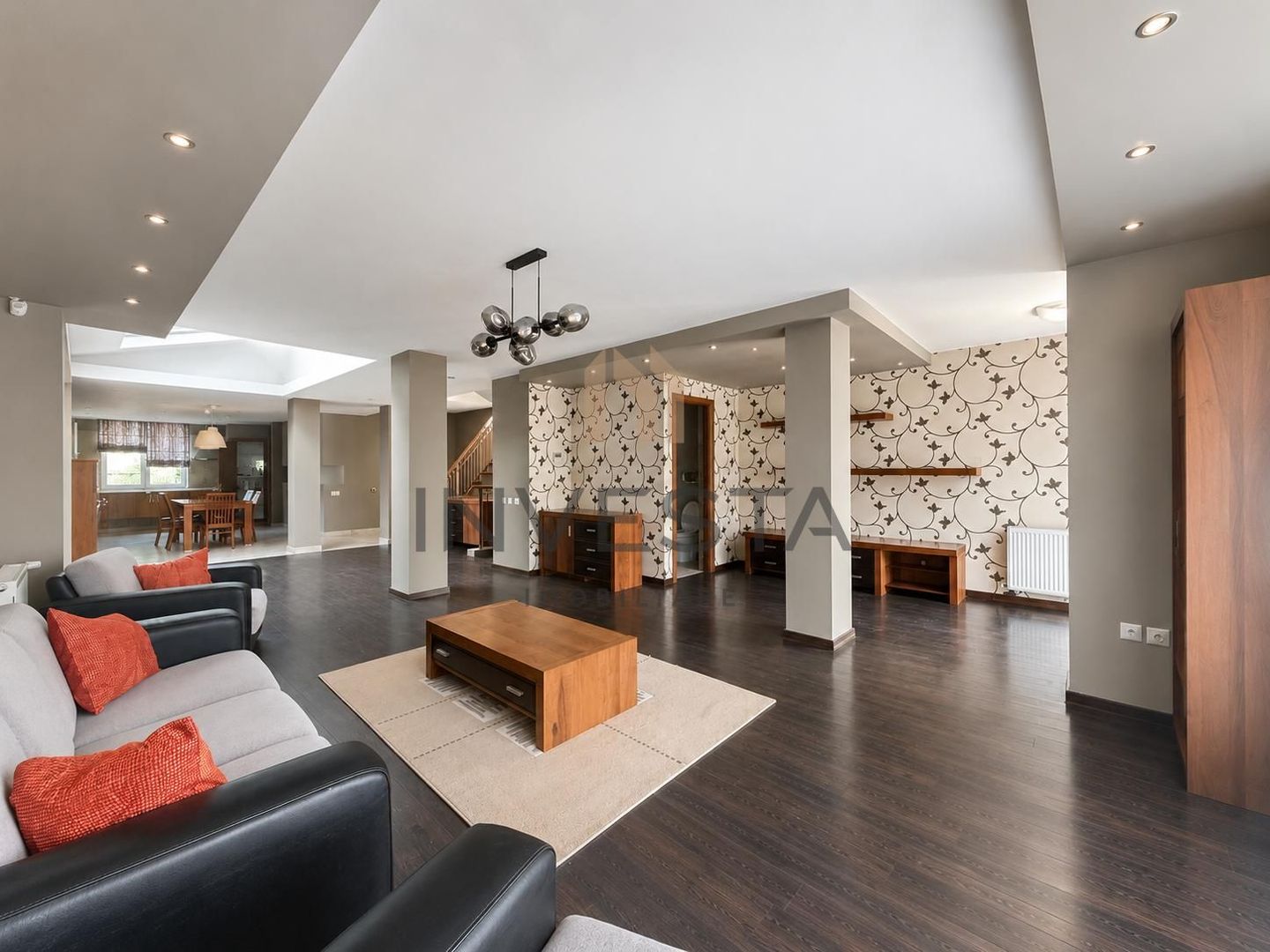 Casa de 360 mp cu sauna si garaj dublu de inchiriat in zona Buna Ziua - Poză 1