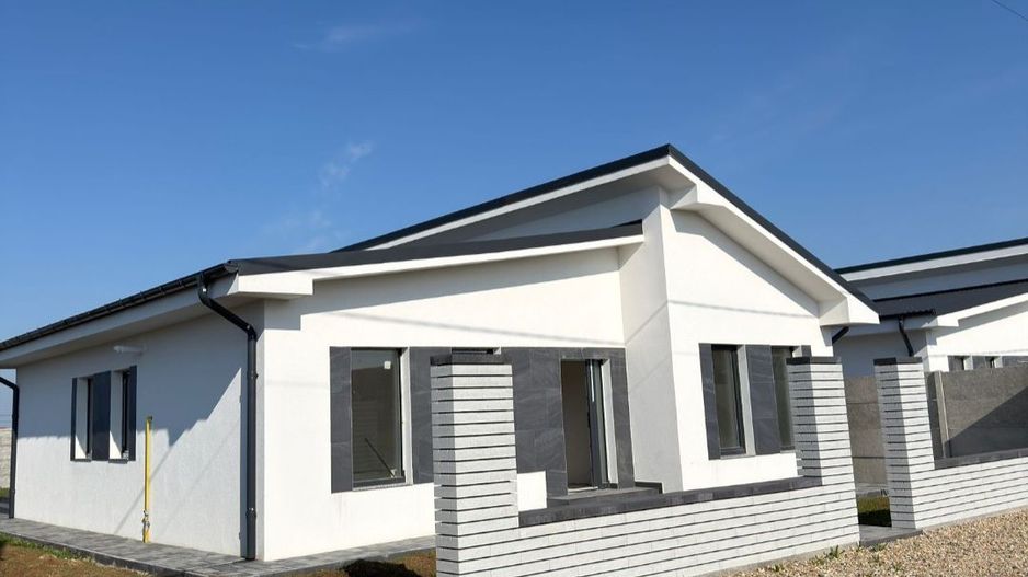 Casa calitativ facuta, living inalt Santandrei - Poză 5