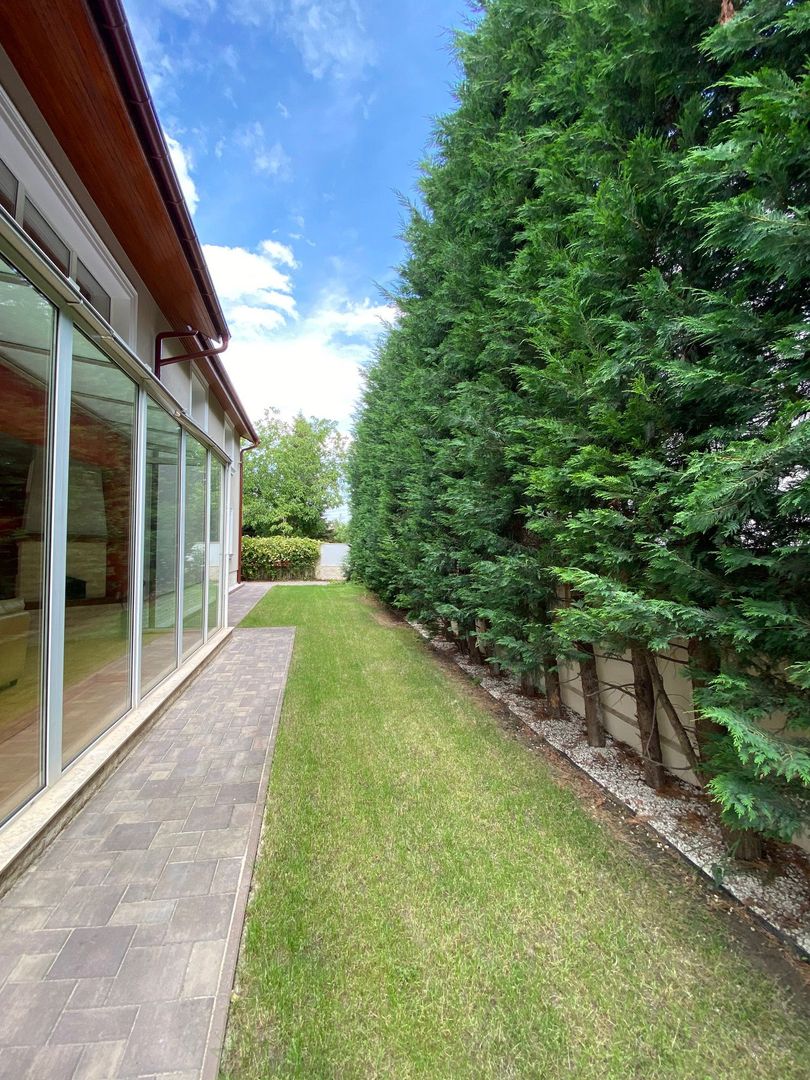 Generoasa si spatioasa - Poză 14