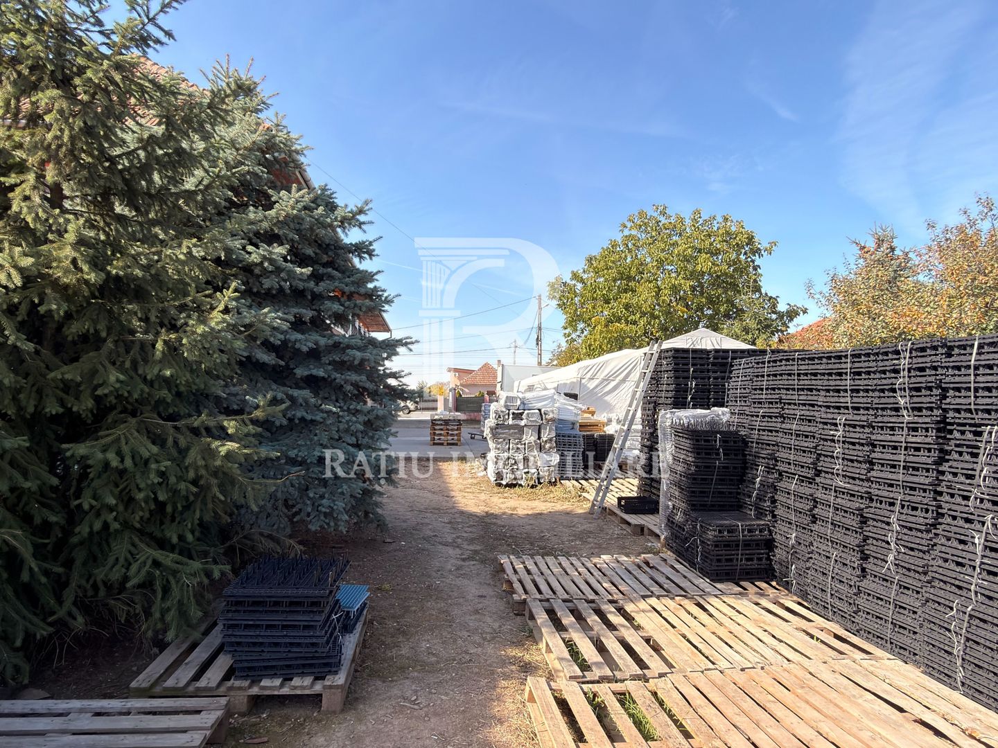 Casă cu spațiu comercial | Curte | Garaj | Parcare | Nojorid - Poză 7