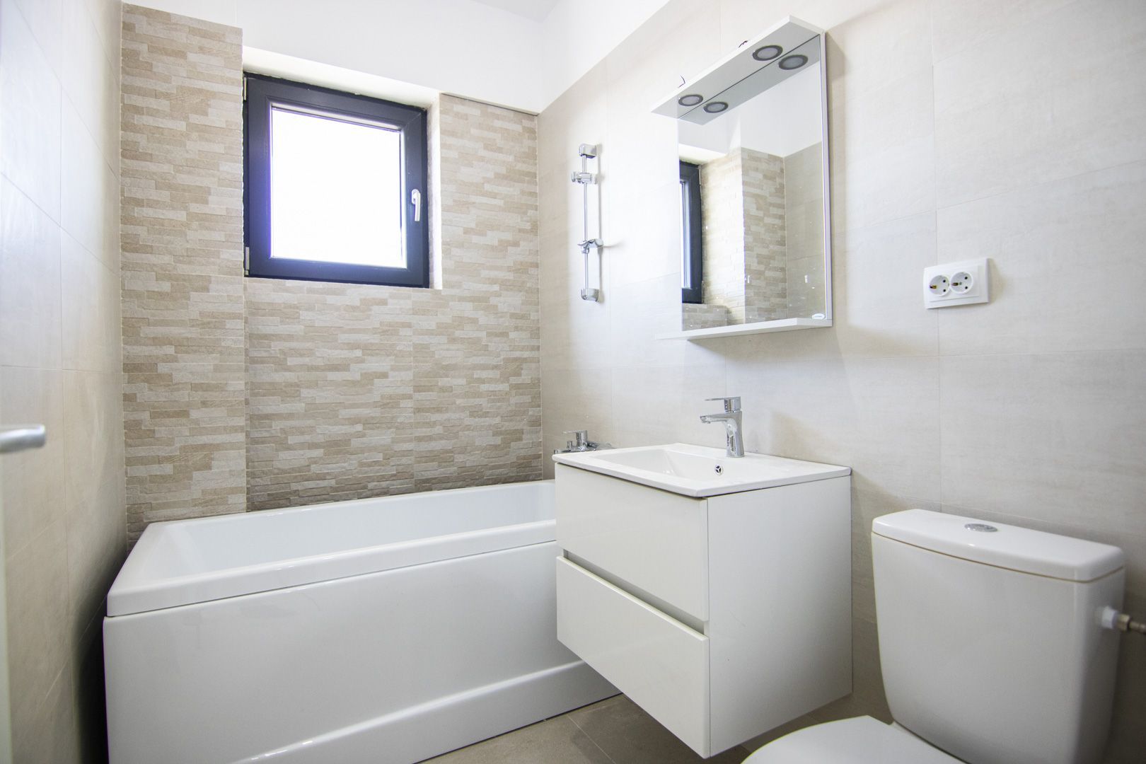 2 camere, 55 mp, etaj 2, centrala proprie, bucatarie inchisa, Autogara Militari - Poză 7