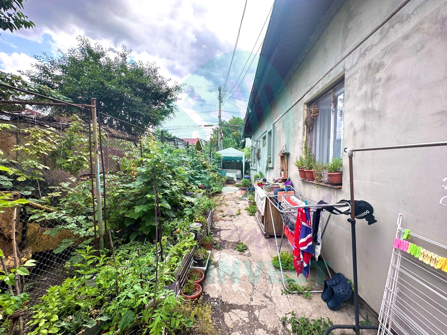 Teren de 250 mp cu casa -  la o distanta de 7 minute de statia de metrou - Poză 8