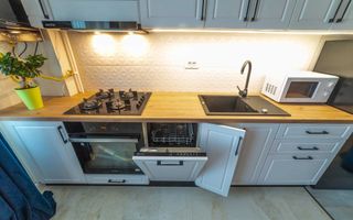 Apartament 2 camere, Royal Town, Aleea Sadoveanu 59B, etaj 9, vedere Rediu - Poză 2