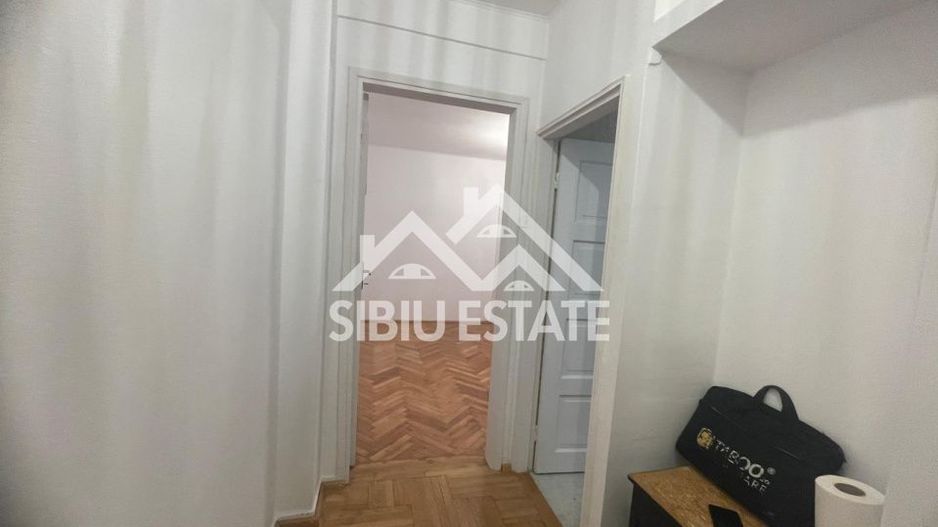 Apartament de vanzare cu 3 camere, balcon, etaj 1 -Zona Calea Dumbravii - Poză 3