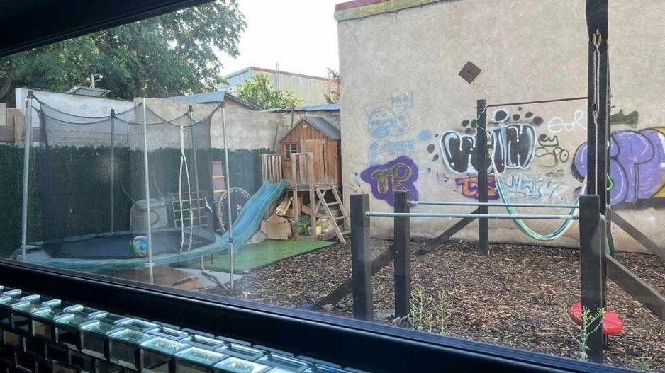 Unic! Apartament 5 camera si curte de 210 mp, central - Poză 8