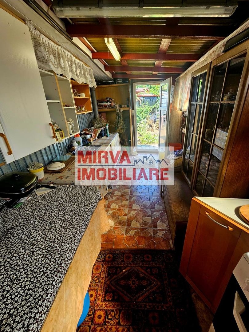 🏡 Casă spațioasă cu 9 camere în Strejnicu – pentru locuință, birouri - Poză 24