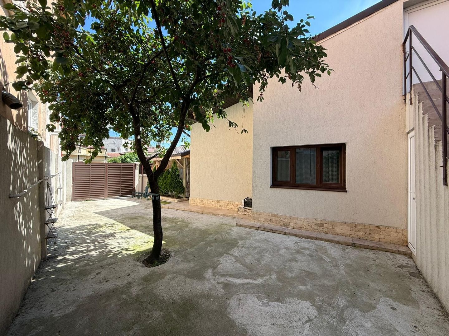 Casa renovata integral | acces auto in curte | Centrala proprie - Poză 3