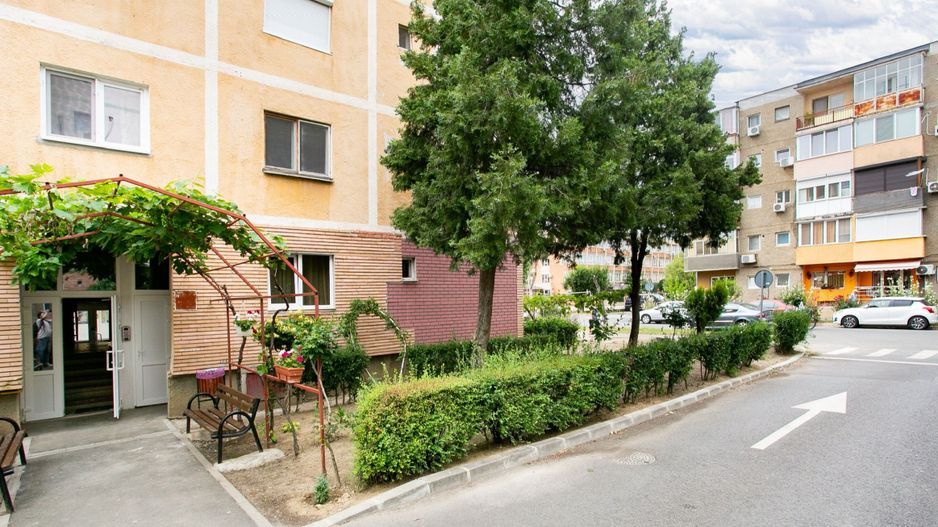 Vandut Apartament cu 3 camere la parter, in Micalaca - Poză 2