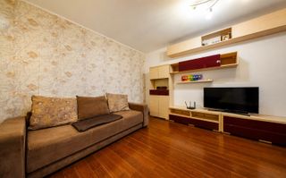 Apartament 3 camere, complet mobilat, decomandat, etaj intermediar - Poză 6