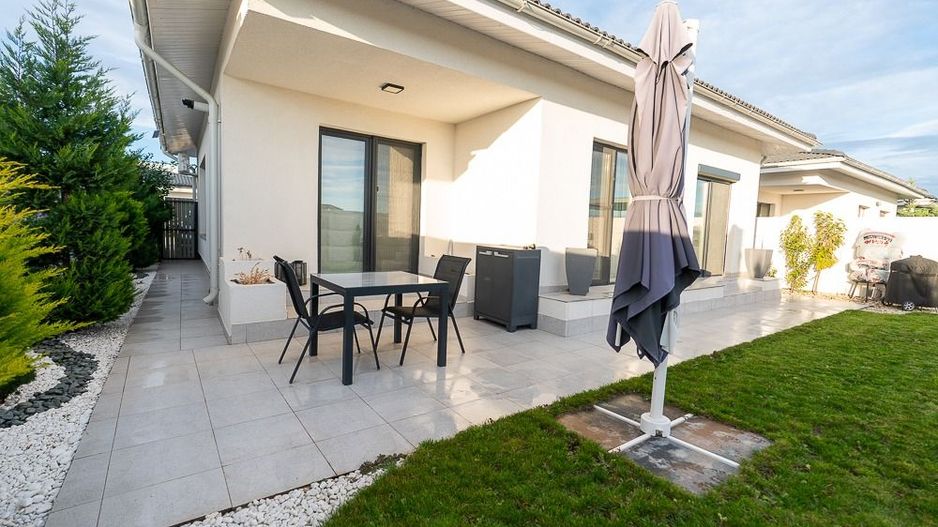 Casa deosebita cu finisaje premium si gradina privata Tunari - Poză 18