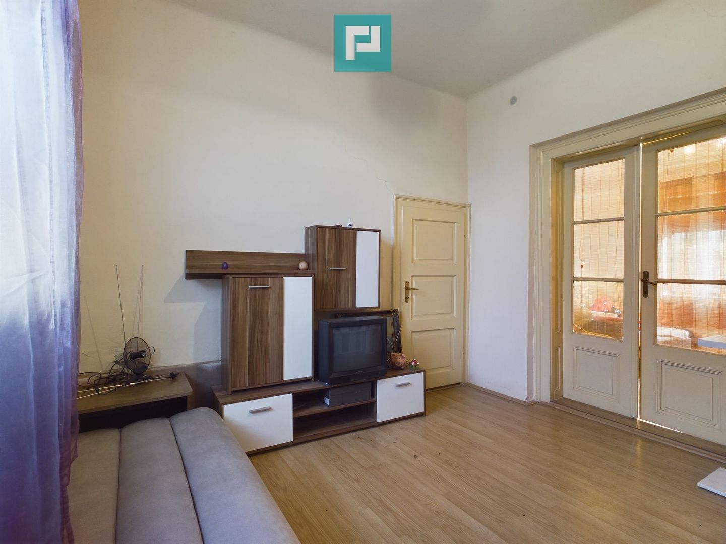 Casă cu teren în Pârneava - Poză 12