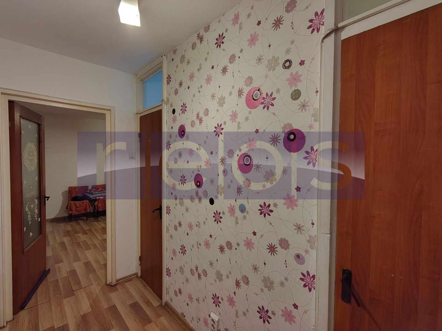 VANZARE GARSONIERA SPATIOASA I LIBERA I METROU I VALEA IALOMITEI - Poză 3