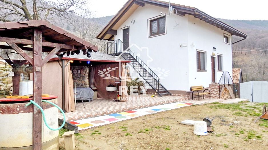 Casa de vacanta / Pensiune de vânzare la 12km de Sibiu - Poză 1