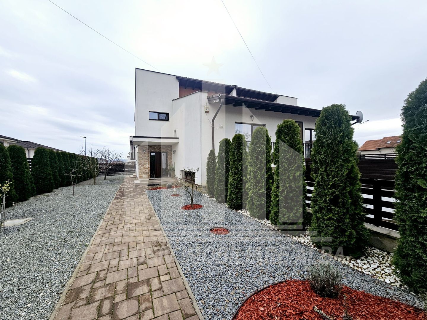 Casa in regim cuplat, Cetate - Poză 1