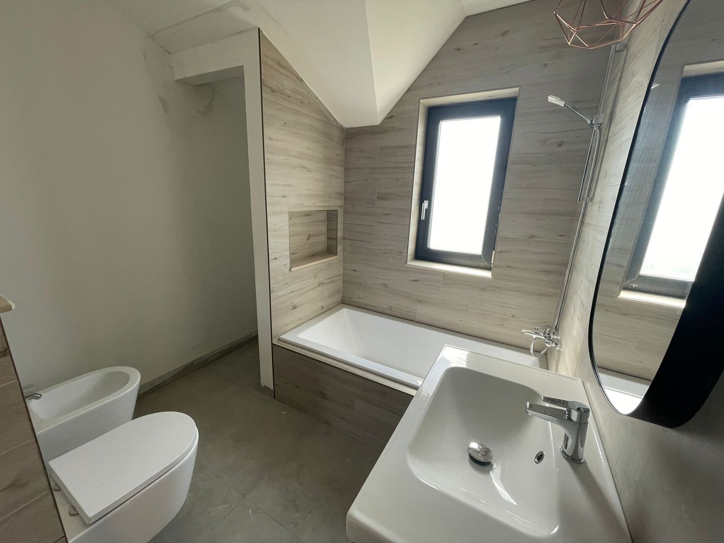 Duplex cu arhitectura deosebita - Mosnita Noua - Poză 13