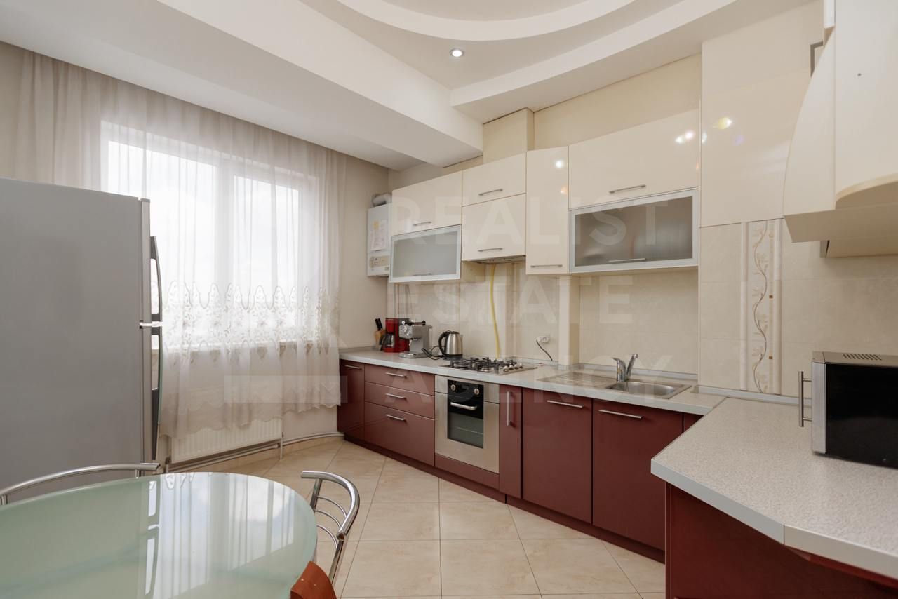 Chirie, apartament, 1 cameră + living, str. 31 August, Centru - Poză 1