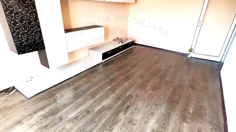 68.ooo euro, apartament 3 camere, decomandat, Micro 16 - Poză 3