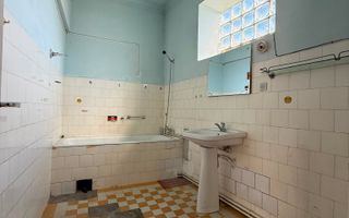 Apartament la casa 4 camere 4 bai 219.5 mp utili si garaj zona Central - Poză 9