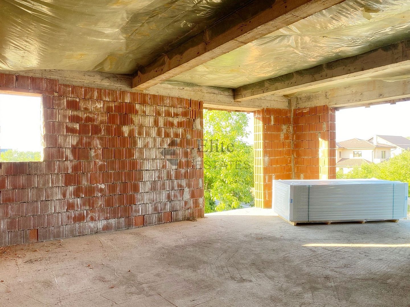 6 apartamente la rosu de vanzare in Episcopia Bihor - Poză 2