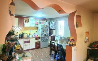 Apartament cu patru camere, zona Tractorul 90 mp - Poză 2