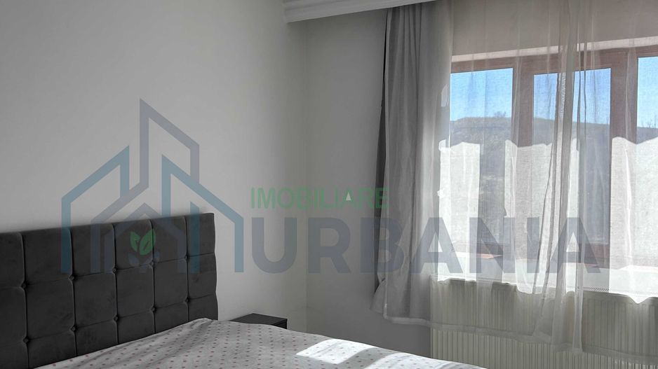 Casă modernă și spațioasă, 6400 mp teren, terase si garaj 389.000 € - Poză 3