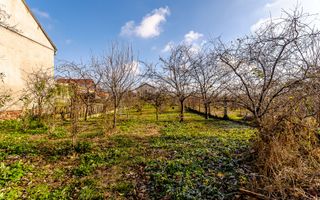 Locuință spațioasă cu grădină mare în Aradul Nou, calea Timișorii - Poză 9