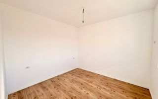 Duplex cu 4 camere, despărțit prin camera tehnica | Mosnita Noua - Poză 9