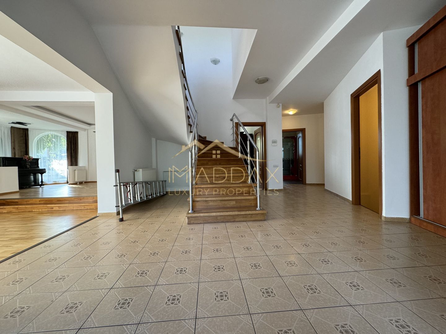 Vila Individuala 7 camere*Piscina*Teren 1000 mp / 8 parcari// Erou Iancu Nicolae - Poză 9