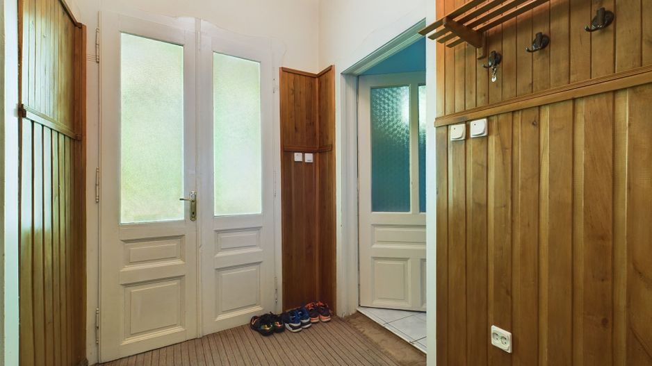 Casă individuală cu teren de 1100 mp și 3 apartamente în curte - Poză 9