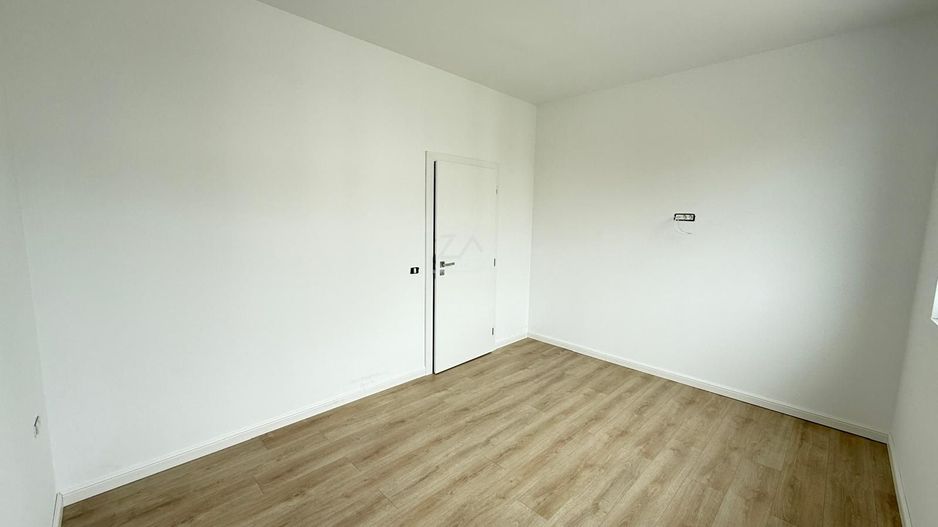 Etaj 1. Bucatarie inchisa. Loc de parcare. - Poză 8