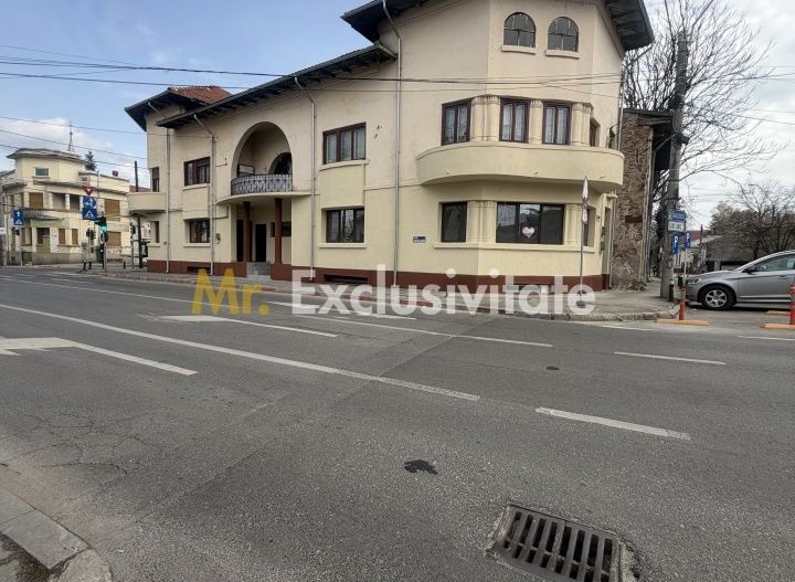 Spațiu birouri / locuință – 181 mp utili, etaj + mansardă în vilă, Centru Piteșt - Poză 1