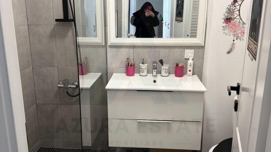 Apartament modern 3 camere 2 bai 64 mp utili si parcare zona Central - Poză 6