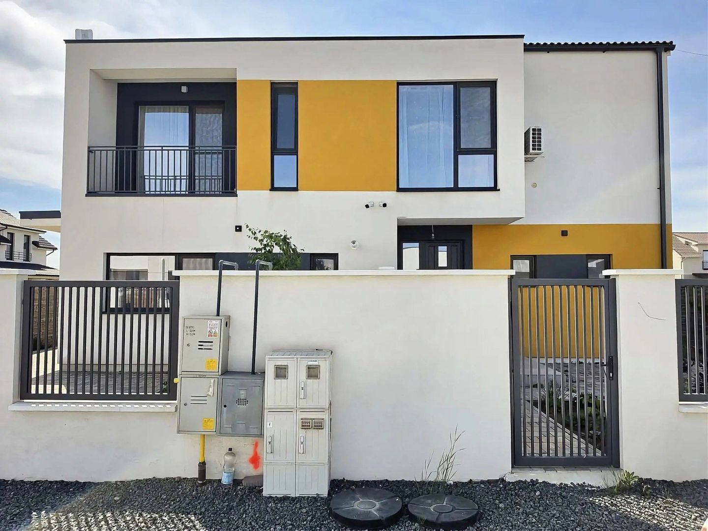 DUPLEX P+1E DE VÂNZARE ÎN MOṢNITA NOUĂ - Poză 1