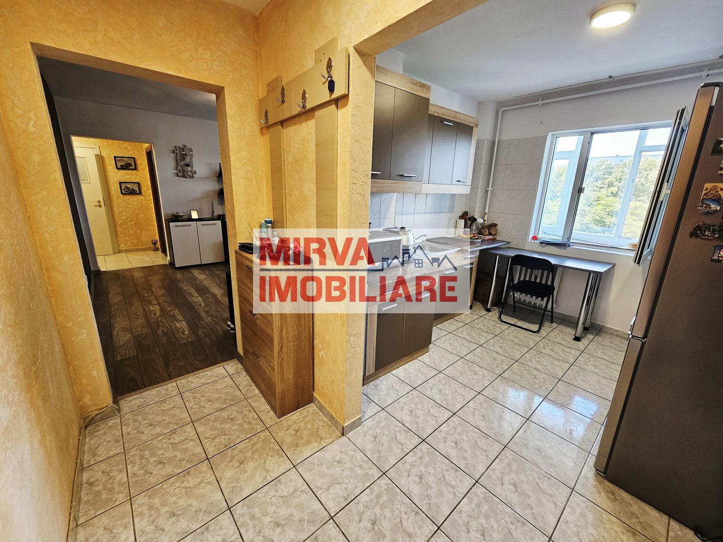 Apartament 3 camere, mobilat și parțial utilat, grad seismic 1, Nord - Poză 3