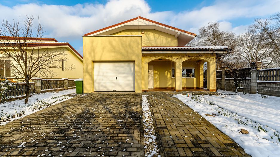 Casă situată pe strada Constituției, Aradul Nou - Poză 1