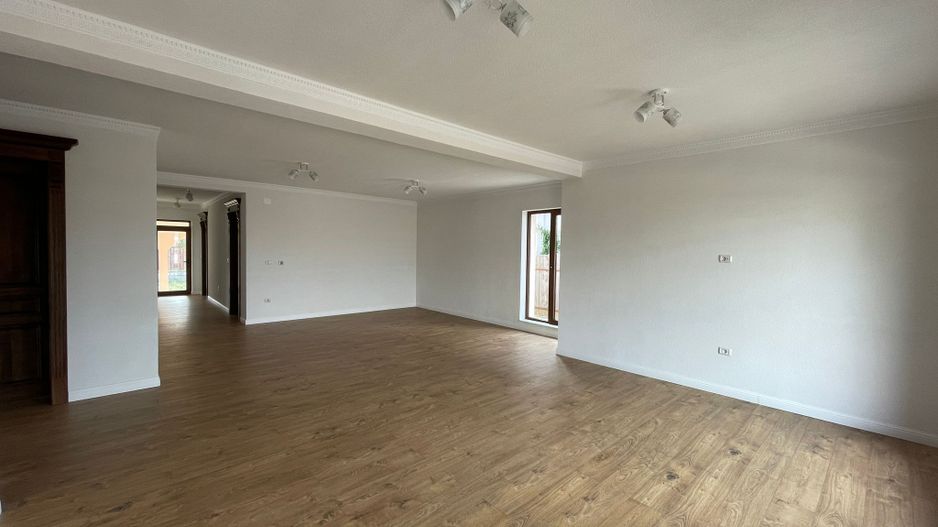 Casa individuala pe parter 160Mp -la asfalt-Ghiroda - Poză 1