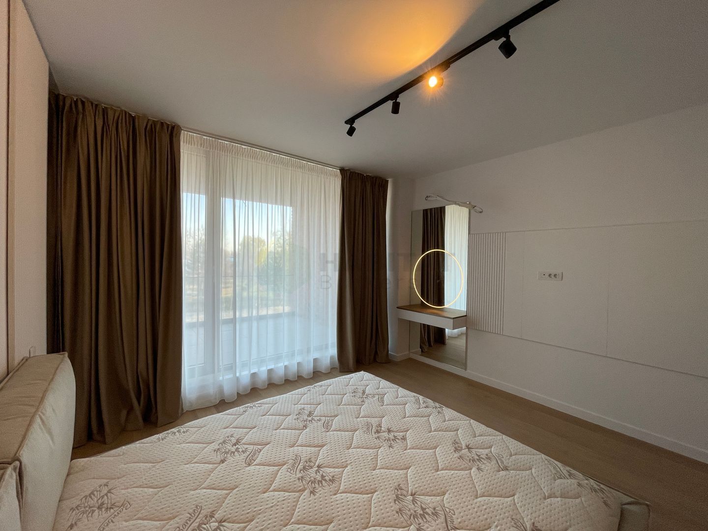 Vila urbana cu gradina langa parc in Tunari - Poză 9