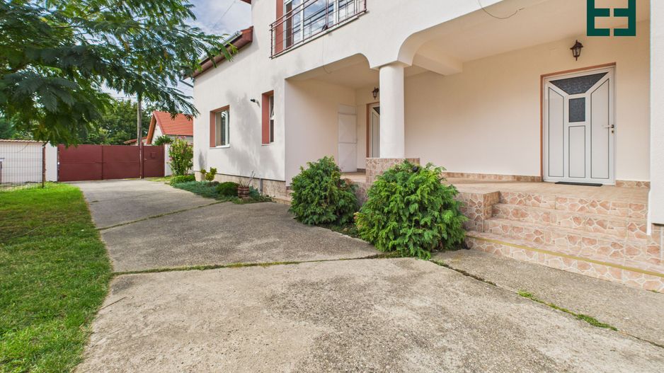 Casă tip Duplex cu 8 camere  - Zona Bujac - Arad - Poză 2