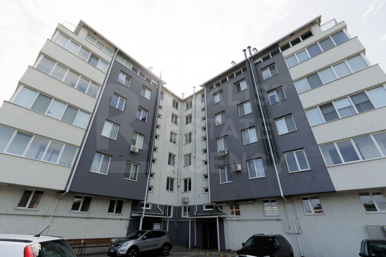 Vânzare, apartament, 3 camere , str. Alexandru cel bun, Hîncesti. - Poză 1