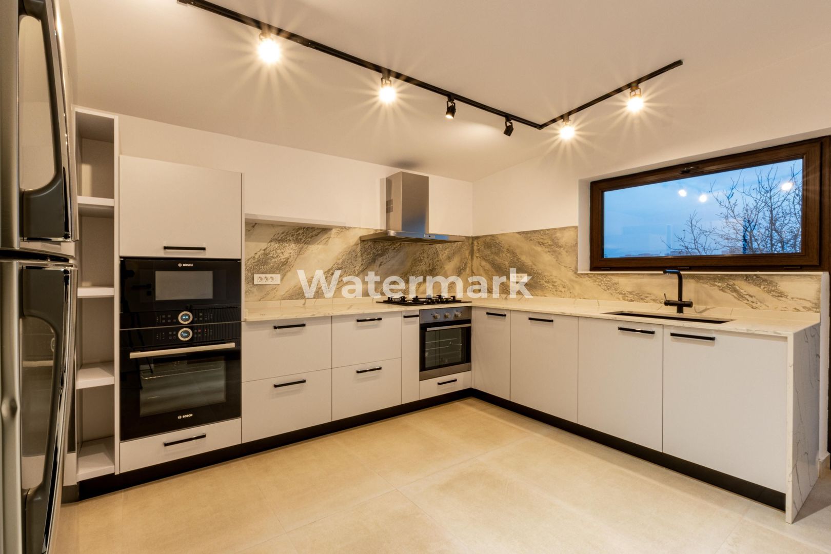 Apartament cu 4 camere de închiriat în zona Alexandru cel Bun - Poză 2