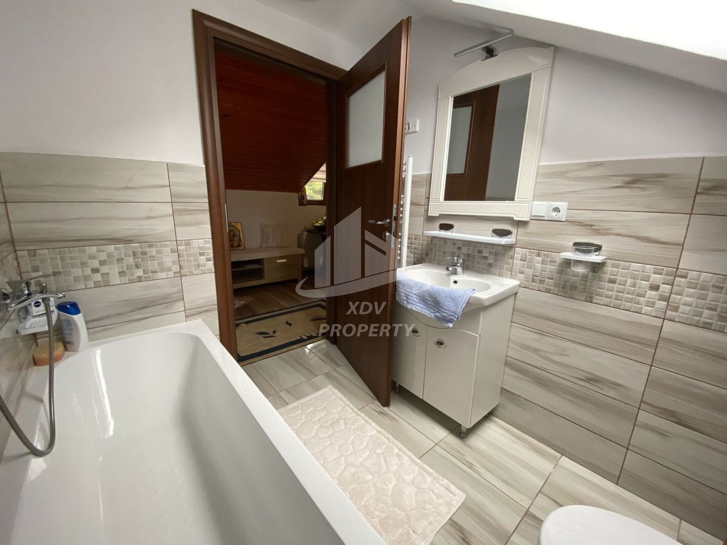 Vila  Frumoasa , Sibiu ,6 camere , 5 Bai , mobilata ,utilata - Poză 61